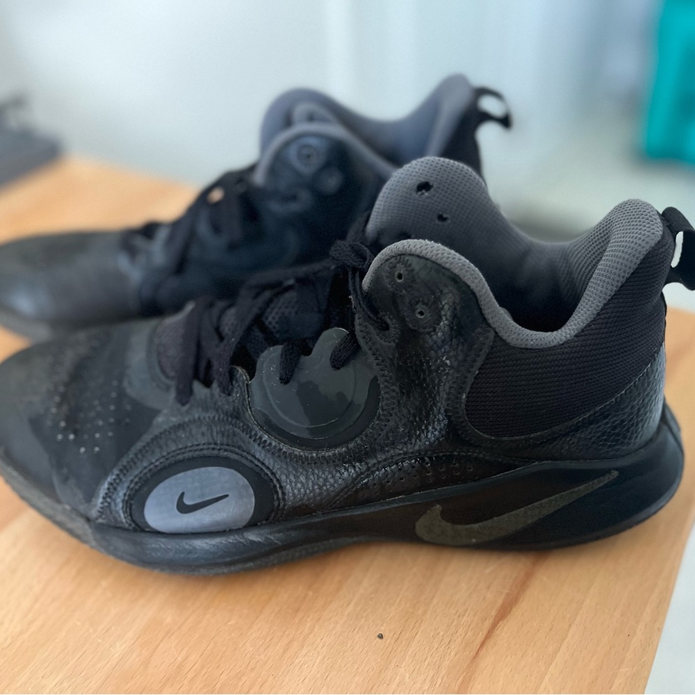 Nike Men's Anthracite Athletic Shoes